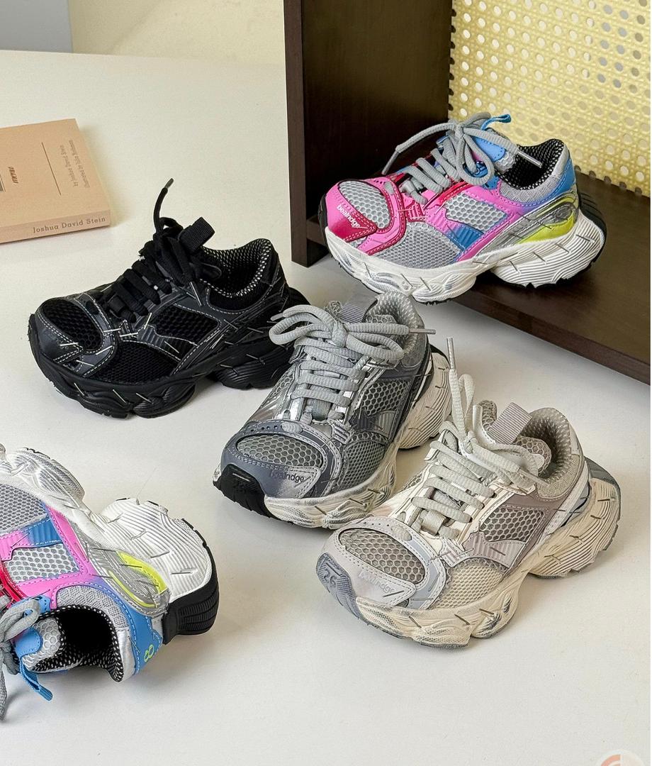 IMG-20260216-WA0002 کتونی اسپرت ترند 2026 | کفش رانینگ و استایل خیابانی حجیم (Chunky Sneakers) - Image 1